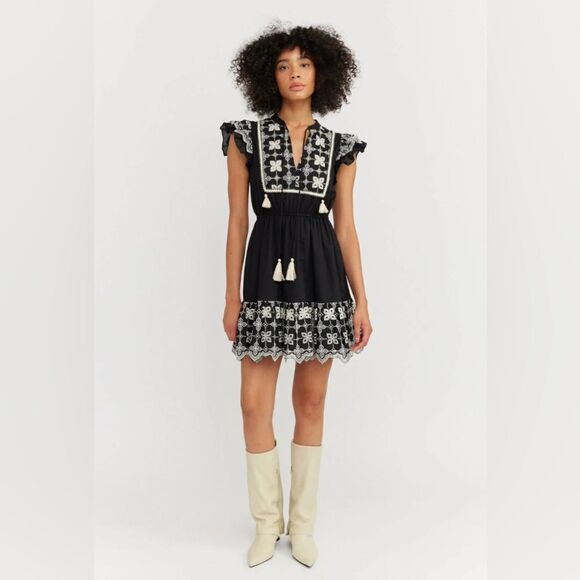 En Saison Dresses & Skirts - En Saison Women’s Ottis Floral Embroidered Mini Dress Black White Small NWT